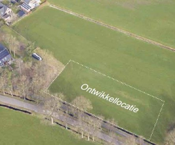 Luchtfoto met daarop aangegeven de ontwikkellocatie.